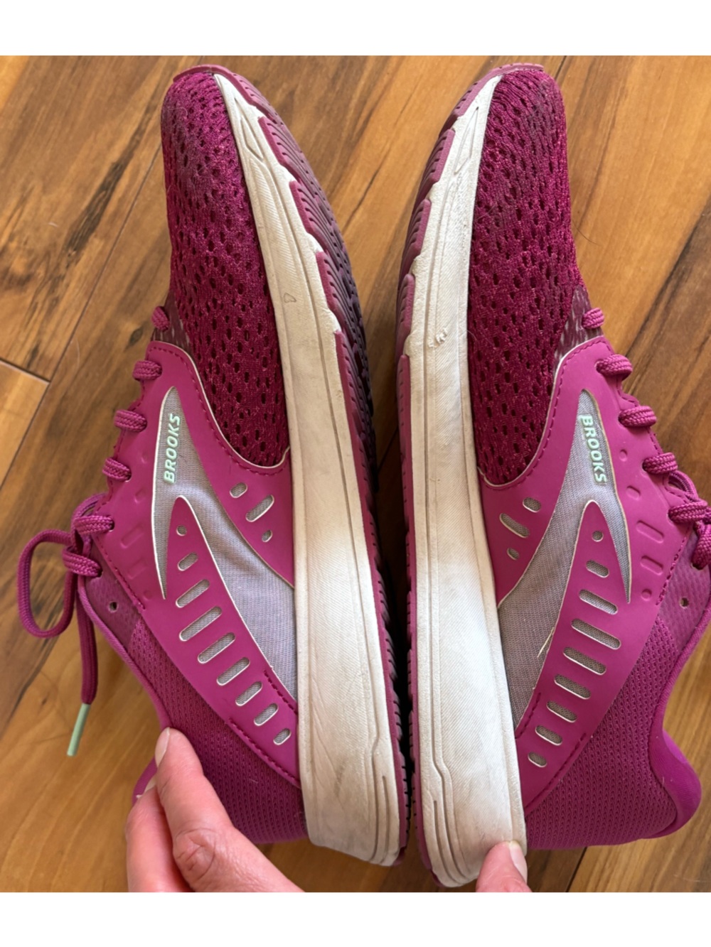 Brooks women, fuchsia, pink, running shoes sneakers range 2 size 9 - Picture 5 of 11